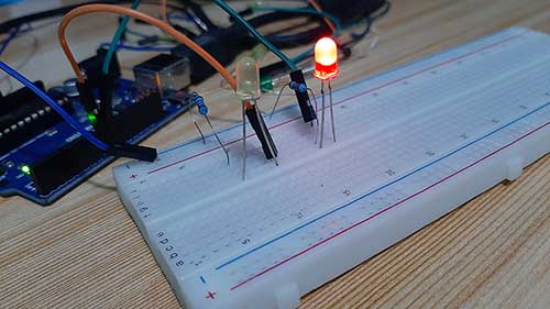 2 LEDs Alternate Fade Effect (Using the for-loop)