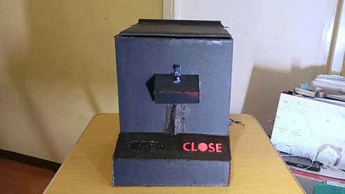 DIY Smart Trash Bin with LEDs and IR sensor